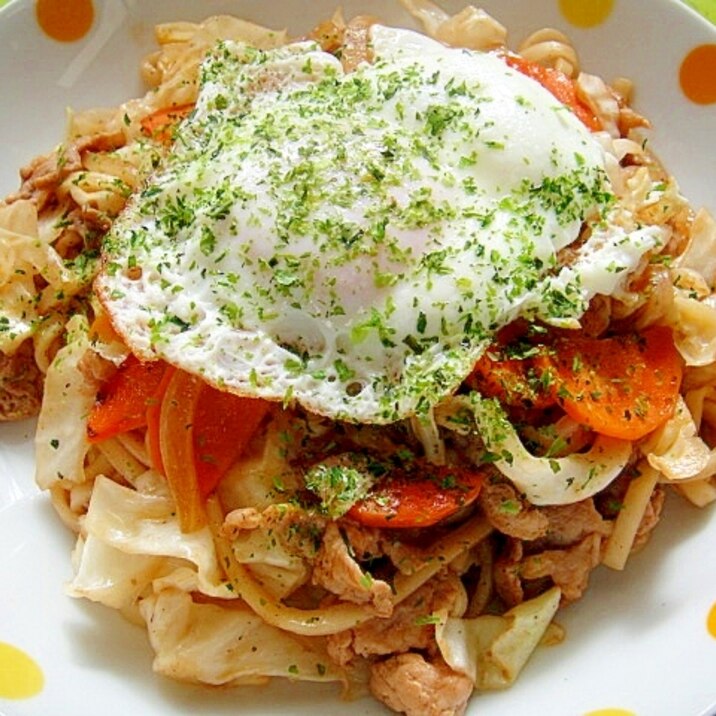 乾麺で☆目玉焼き乗せ焼きうどん